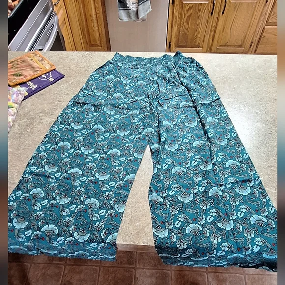 Band Of The Free Wide-Leg boho Pants with Floral Design Size Medium NWT - Picture 4 of 4